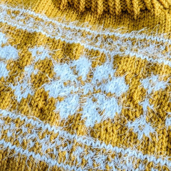 Hand knit ochre yellow Christmas sweater for kids snowflakes Fair Isle 8-10 year - Picture 5 of 6